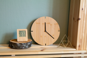 Bambusové nástenné hodiny Tokei (5)